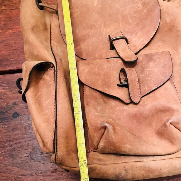 Rugged leather backpack - Picture 4 of 4